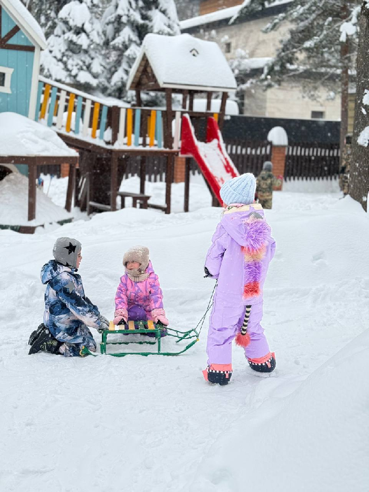Февраль раскрыл свой снежный сундук