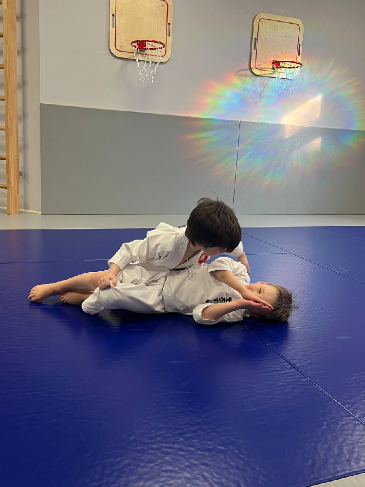 Маленькие воины: путь силы и уверенности через джиу-джитсу