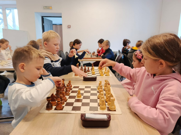 Наши ребята участвуют в шахматном турнире! 