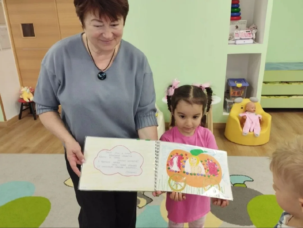 Наши маленькие художники создали книгу любимых сказок!