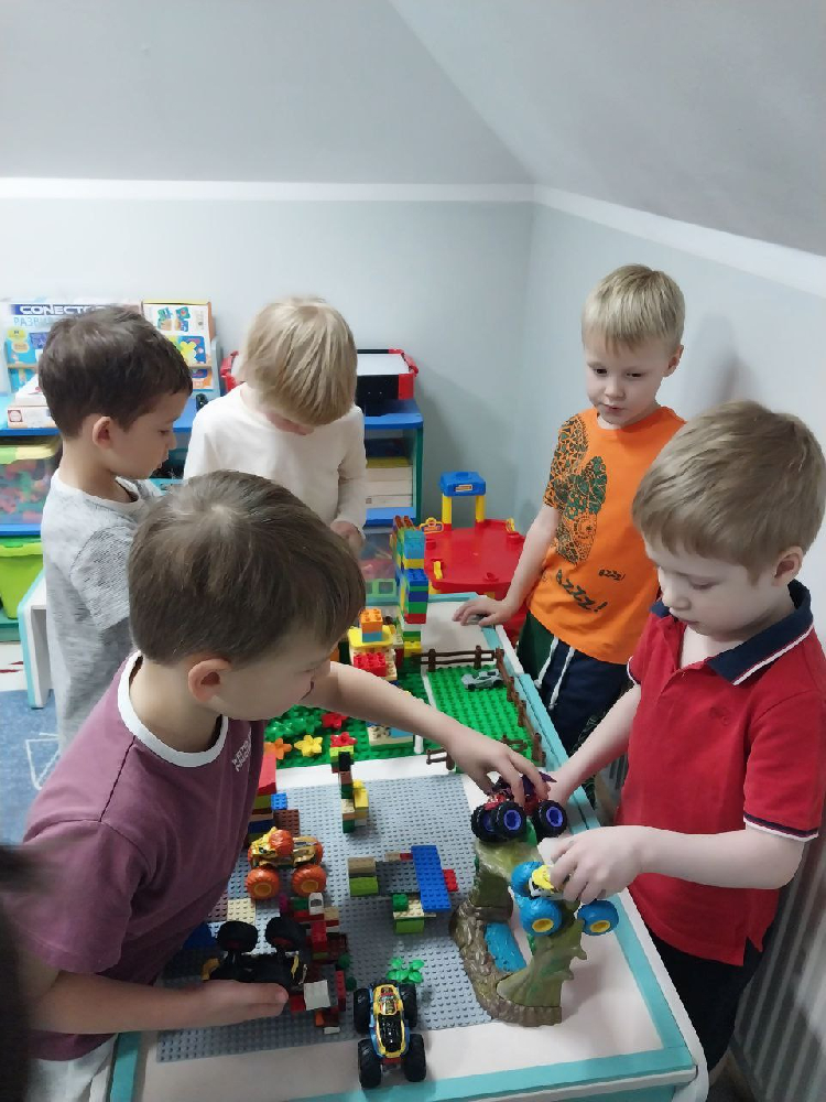 Мечты из кубиков: как наша старшая группа построила «Легобург» — город будущего!