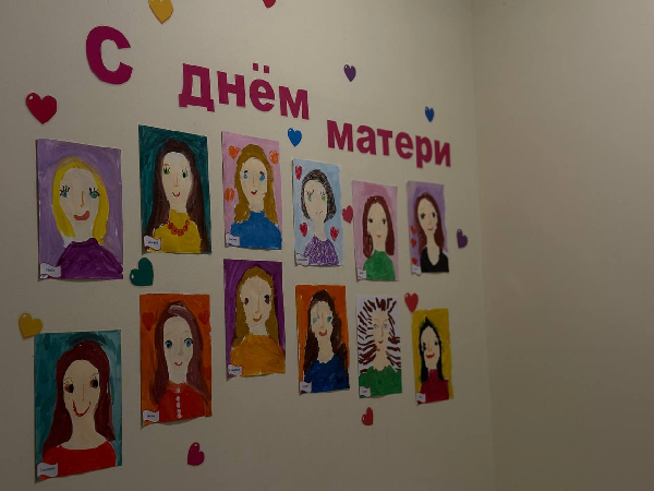 Образ мамы в детских рисунках, выставка творческих работ 