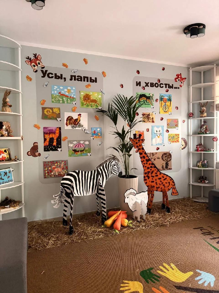 «Усы, лапы и хвосты»: в детском саду открылась выставка семейного творчества