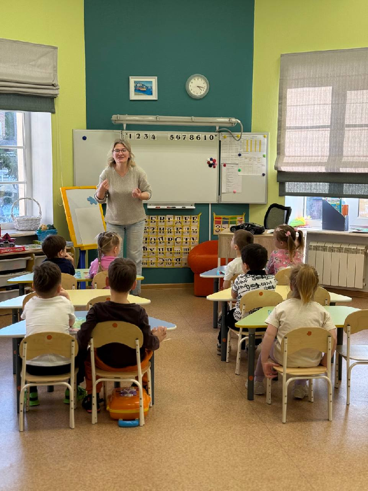 Безопасность в творчестве: дошколята изучили ПДД с помощью пластилина