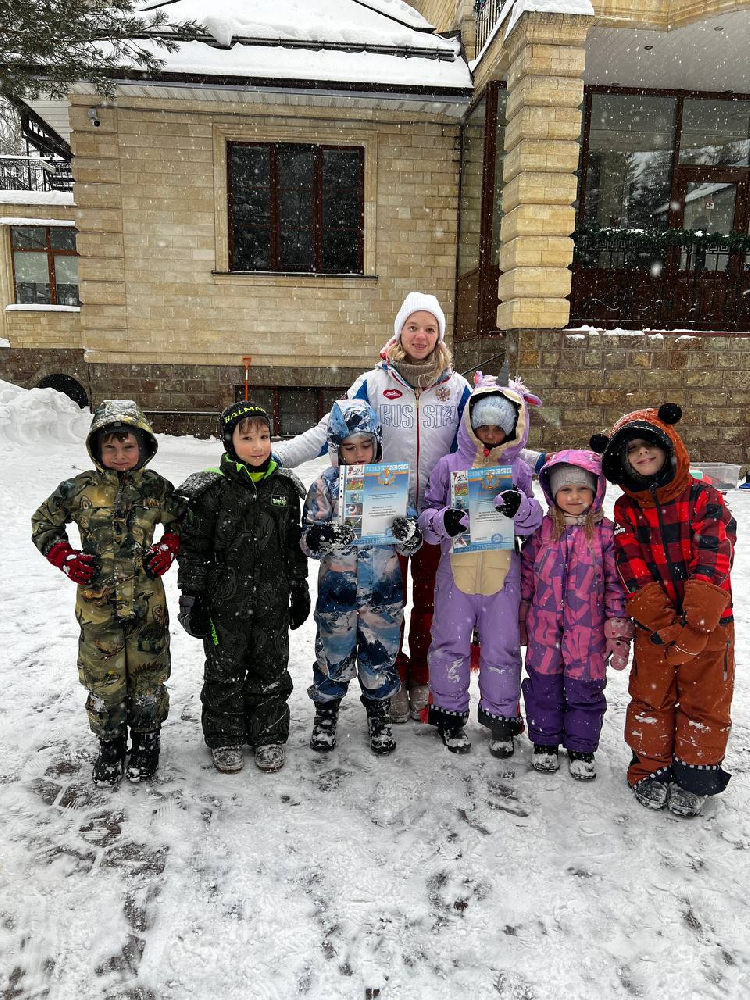 Снег и командный дух: как зимние эстафеты объединили детский сад? 