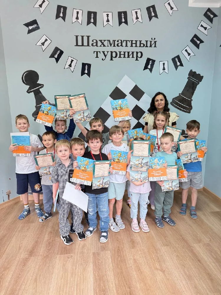 Шахматный дебют наших звезд: Амир, Варя, Эрик и Федя покорили турнир!