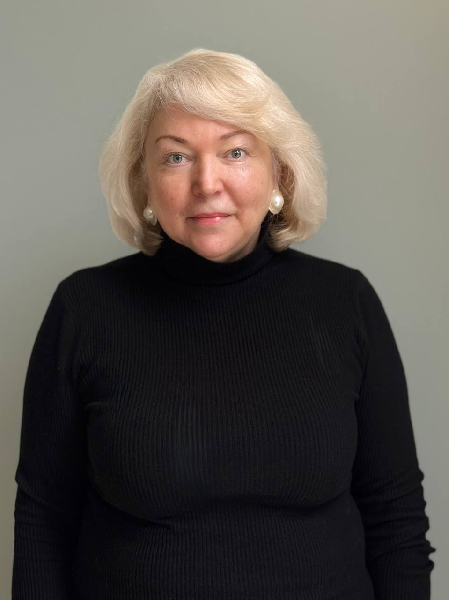 Знакомство с педагогами: художник Гаупт Виктория Валентиновна