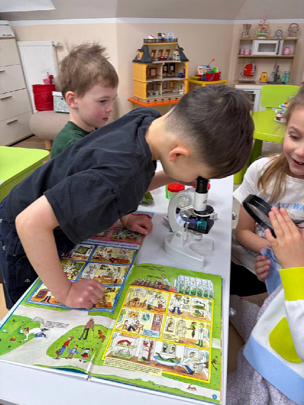 Микроскопы, пробирки и… мыло: как мы стали учёными на один день. 