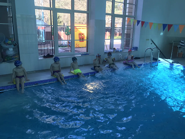 Чемпионы растут с пелёнок: наши дети покорили все техники плавания!