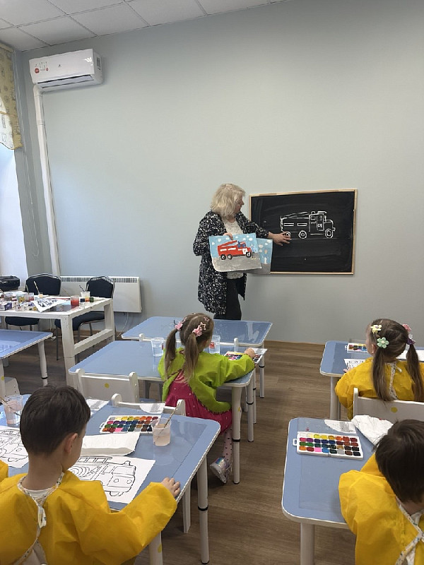 Красная тревога: как дети учились рисовать отвагу