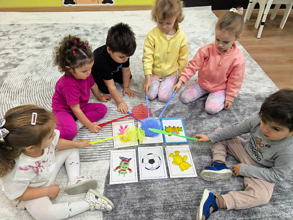 Toys in Our Hands: изучаем игрушки на английском через ощущения