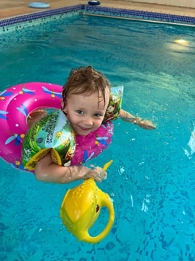 Чтобы плавать научиться, Нужно много потрудиться