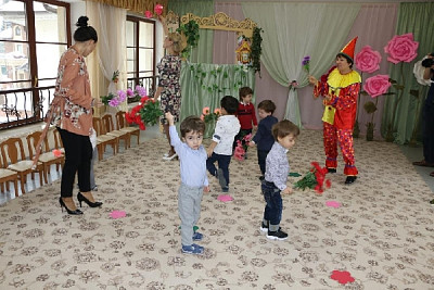 8 Марта младшая группа